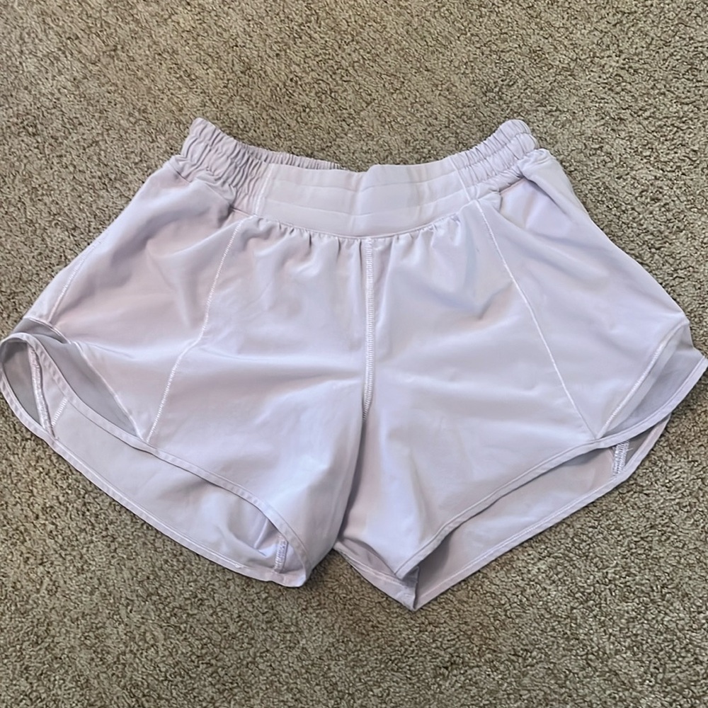 lululemon hotty hot mid rise 4” shorts